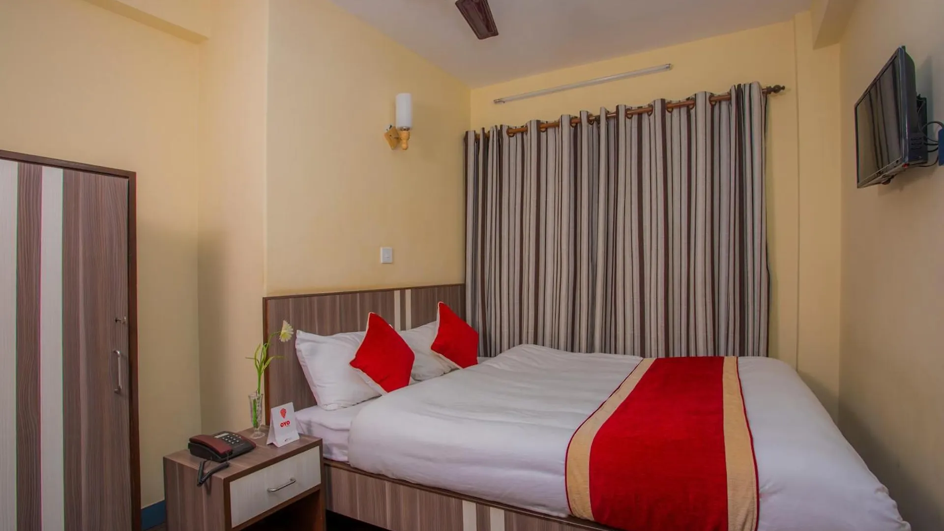 **  Oyo 297 Hotel Aayam Kathmandu Nepal